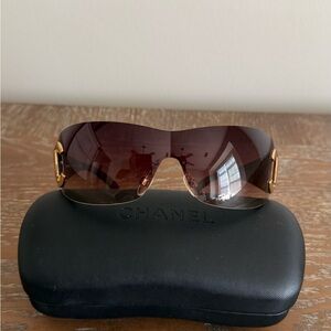 CHANEL Black Frame Brown Gradient CC Logo Rimless Sunglasses